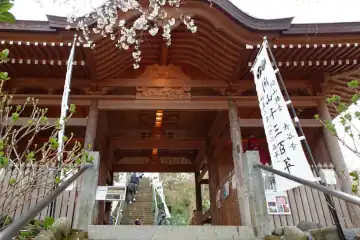飯山観音の石段と仁王門