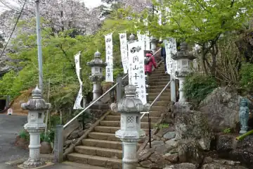 飯山観音の石段を登り