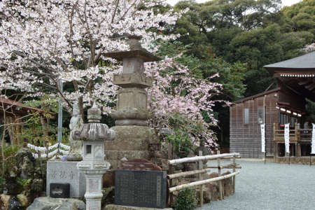厚木市・飯山観音の宝筐院塔