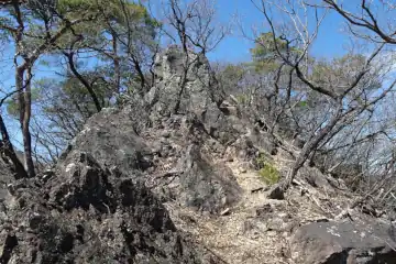 ヤシオ山の小さな岩場