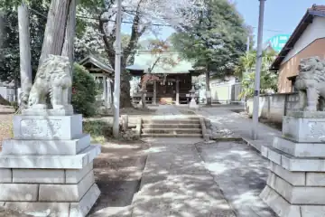 常久八幡神社の狛犬と参道