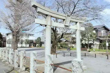 常久八幡神社の境内