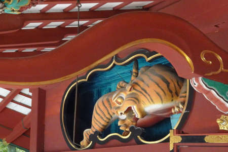 東京都渋谷区・金王八幡宮の拝殿に神獣