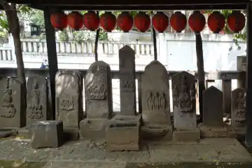 豊栄稲荷神社の庚申塔に三猿