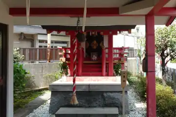 三田春日神社の小さな拝殿
