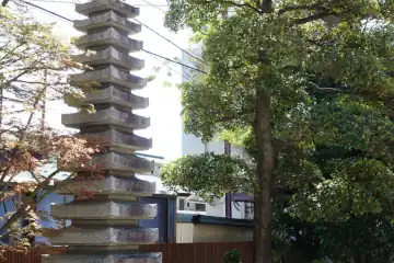 常演寺の十三重石塔