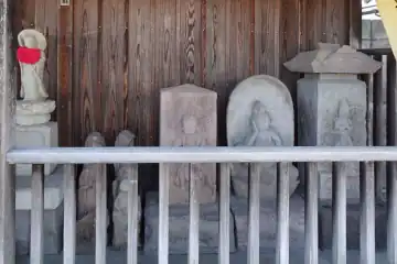 源正寺の庚申塔と石仏