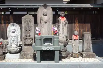 飛田給薬師堂の石仏