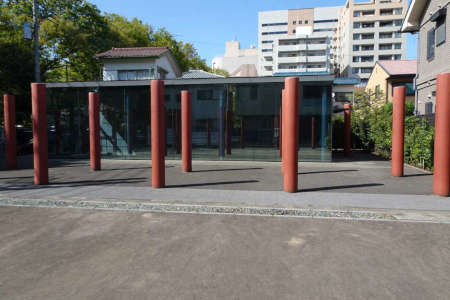 府中市・武蔵国衙跡の建物丸木柱
