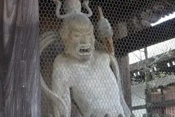 弘安寺の仁王像