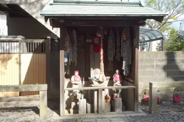 弘安寺の観音堂前に地蔵堂