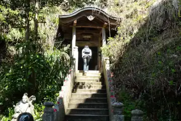 高尾山の福徳弁財天の洞窟