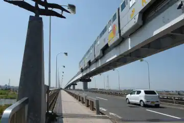 立日橋の多摩モノレール