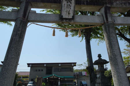日野市・八坂神社の石鳥居