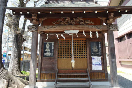 日野市・八坂神社の本殿