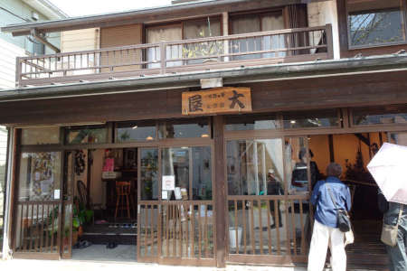 日野市・旧街道上宿の古いカフェ