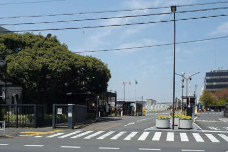 日野市・日野自動車本社の大きな工場