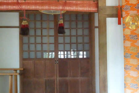 八王子市・高倉稲荷神社の拝殿