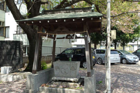 八王子市・日枝神社の御手水場