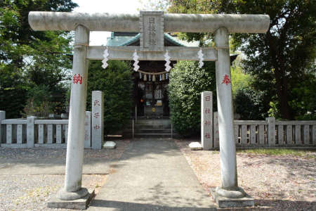 八王子市・日枝神社の玉垣の中に拝殿