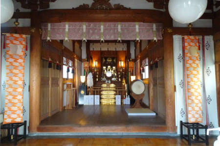 八王子市・日枝神社の拝殿