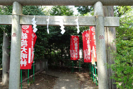 八王子市・日枝神社の境内に稲荷社