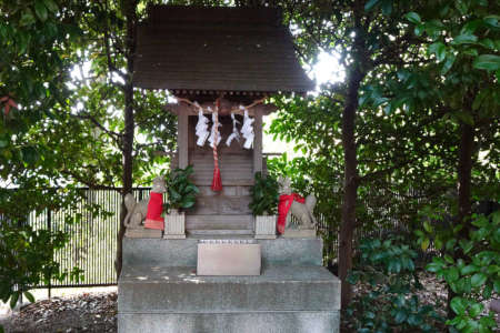 八王子市・日枝神社の境内に稲荷社