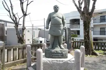 八光山権五郎の石像