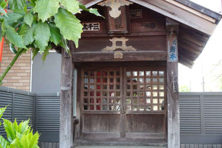 八王子市・伏見稲荷神社の小祠