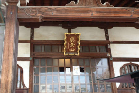 八王子市善龍寺・本堂に扁額
