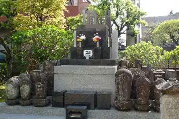 長安寺の無縁仏