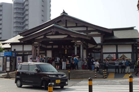 八王子市・高尾駅の駅前