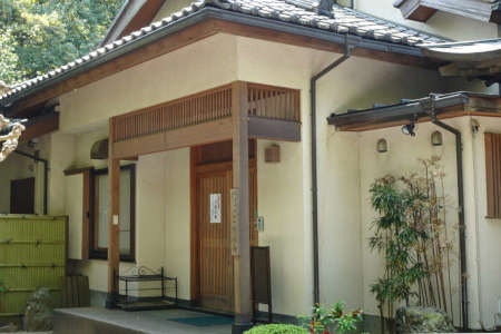 八王子市寶珠寺・境内に庫裏