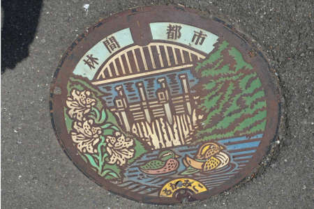 相模原市緑区・相模湖のカラーマンホール