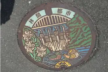 相模湖のカラーマンホール