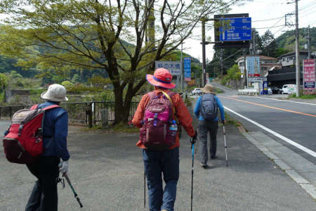西山峠から草戸山・梅ノ木平
