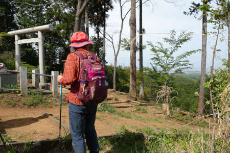 西山峠から草戸山・草戸山に社