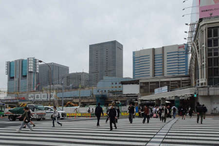 東京都港区・品川駅の駅前