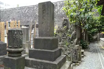 願生寺の二千七百六十人之霊供養塔