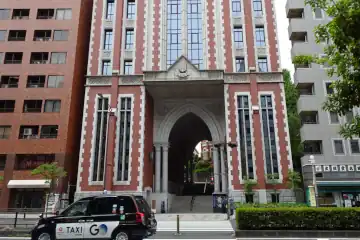 慶應義塾の正門