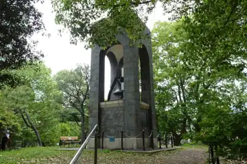 日比谷公園に自由の鐘