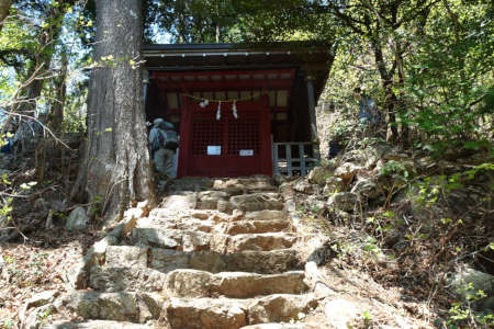 奥ノ院峰、鍋割山、上高岩山・縦走路から石段を登ると奥ノ院