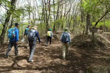 紅葉台の駐車場からは山道