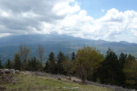 足和田山・開ける展望の先に富士山