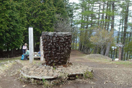 足和田山・山頂には山頂標識