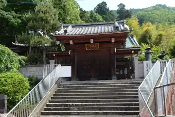 慈眼寺の山門