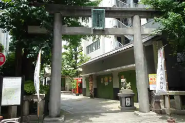 銀杏岡八幡神社の石鳥居