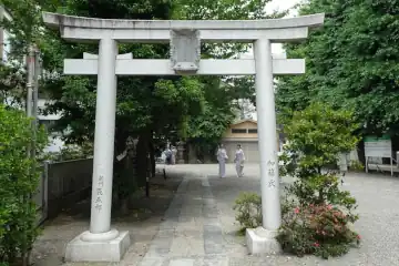 被官稲荷神社の石鳥居