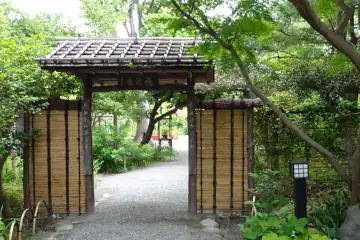 向島百花園の門