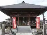 小さな境内に観音堂だけが建つ小…